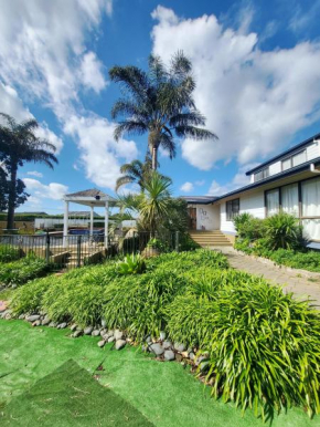 Serene Hamilton Home I Pool I Yard I Home Theatre